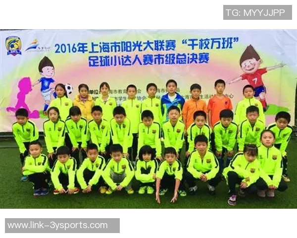 足球与竹马的青春岁月少女心事悄然绽放的故事